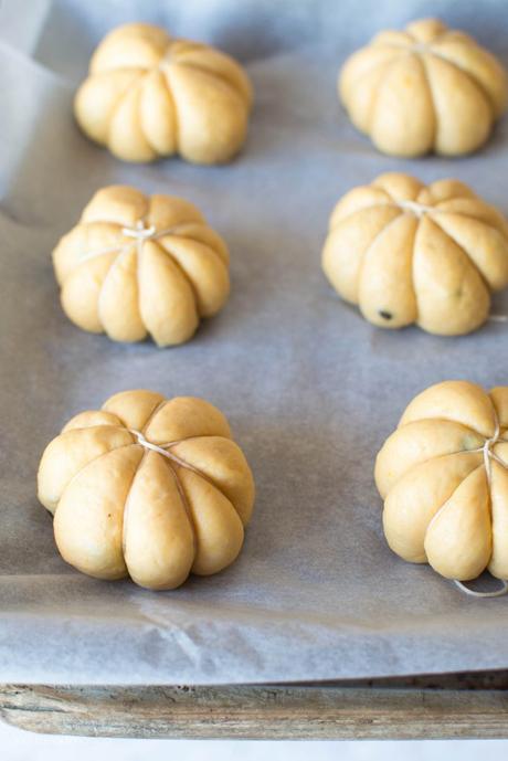 BRIOCHE ALLA ZUCCA E GOCCE DI CIOCCOLATO BRIOCHE ALLA ZUCCA E GOCCE DI CIOCCOLATO
