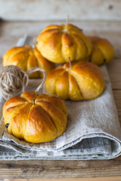 BRIOCHE ALLA ZUCCA E GOCCE DI CIOCCOLATO BRIOCHE ALLA ZUCCA E GOCCE DI CIOCCOLATO