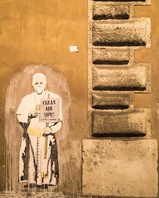 Titti, Fellini, Loren, Pasolini, Papa Francesco: la street art di Roma contro l'inquinamento da diesel Titti, Fellini, Loren, Pasolini, Papa Francesco: la street art di Roma contro l'inquinamento da diesel