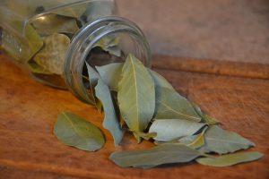 PERCHE’ CONVIENE COLTIVARE LE PROPRIE ERBE AROMATICHE PERCHE’ CONVIENE COLTIVARE LE PROPRIE ERBE AROMATICHE