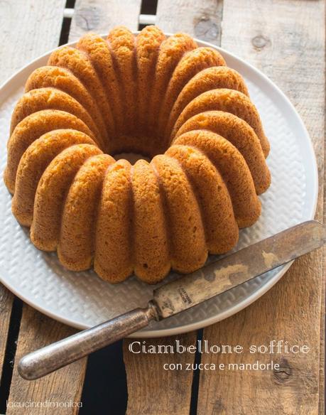 CIAMBELLONE SOFFICE CON ZUCCA E MANDORLE CIAMBELLONE SOFFICE CON ZUCCA E MANDORLE