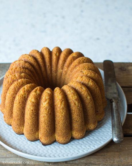 CIAMBELLONE SOFFICE CON ZUCCA E MANDORLE CIAMBELLONE SOFFICE CON ZUCCA E MANDORLE