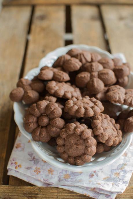 BISCOTTI DI FROLLA MONTATA AL CACAO BISCOTTI DI FROLLA MONTATA AL CACAO