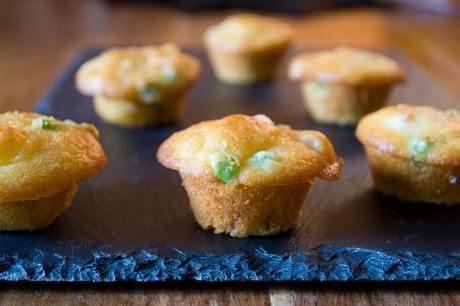 Muffin salati con piselli e prosciutto Muffin salati con piselli e prosciutto
