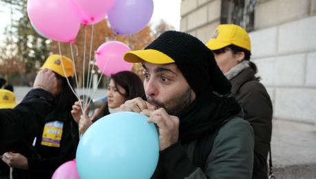 Cerchiamo Volontari a Milano per il Flash Mob “Umbria, il tuo regalo di Natale”! Attività dei volontari: gonfiaggio palloncini