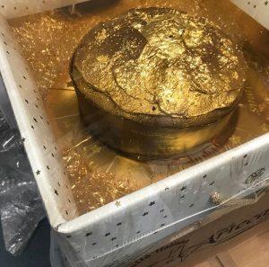 Il Panettone più costoso del Natale. E’ ricoperto d’oro Il Panettone più costoso del Natale. E’ ricoperto d’oro