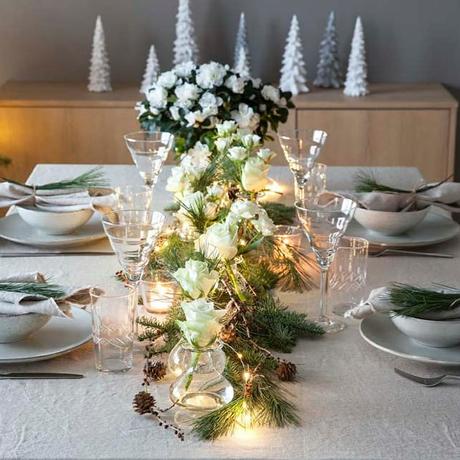 Idee per la tavola di Natale L'immagine può contenere: tabella e spazio al chiuso