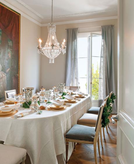 Idee per la tavola di Natale Comedor clásico con la mesa vestida de Navidad