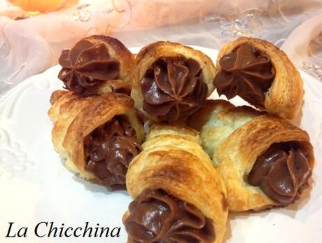 Coni di sfoglia al cioccolato Coni di sfoglia al cioccolato