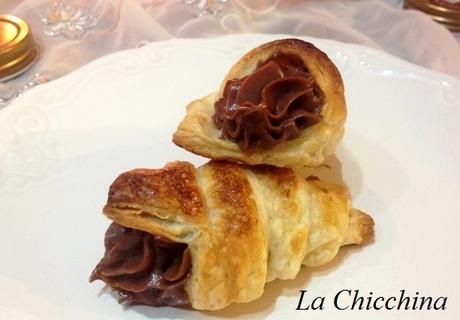Coni di sfoglia al cioccolato Coni di sfoglia al cioccolato