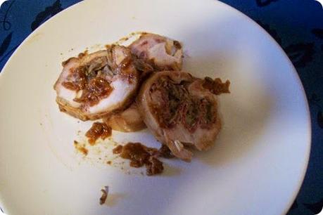 Raccolta di Ricette Secondi Piatti di Natale davvero eccellenti veloci e sfiziosi. Coniglio disossato e farcito con prosciutto e funghi champignon