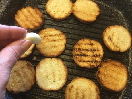 CROSTINI PEPERONI E ACCIUGHE CROSTINI PEPERONI E ACCIUGHE