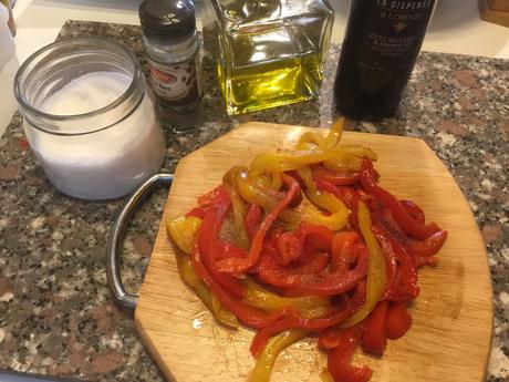CROSTINI PEPERONI E ACCIUGHE CROSTINI PEPERONI E ACCIUGHE