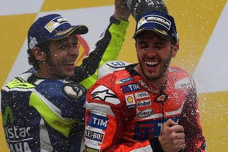 MotoGP, Valentino Rossi: “Tutti dovrebbero imparare da Dovizioso” MotoGP, Valentino Rossi: “Tutti dovrebbero imparare da Dovizioso”