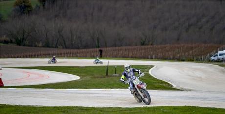 Spettacolo e adrenalina nei speciali natalizi Sky Sport MotoGP HD e Sky Sport F1 HD Spettacolo e adrenalina nei speciali natalizi Sky Sport MotoGP HD e Sky Sport F1 HD