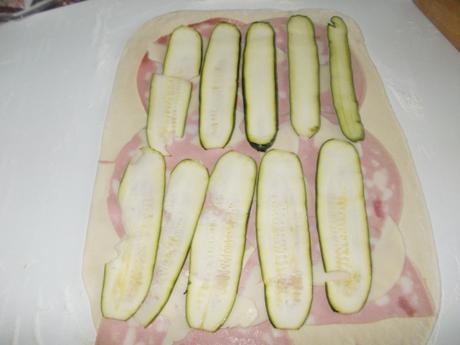 GIRELLE SALATE RIPIENE DI AFFETTATO E VERDURE GIRELLE SALATE RIPIENE DI AFFETTATO E VERDURE