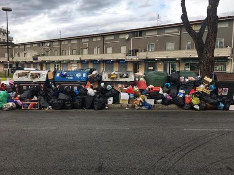 La tragedia dei servizi durante le Feste. Nettezza urbana e trasporti pubblici mai così male La tragedia dei servizi durante le Feste. Nettezza urbana e trasporti pubblici mai così male