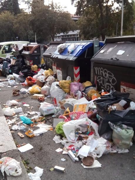 La tragedia dei servizi durante le Feste. Nettezza urbana e trasporti pubblici mai così male La tragedia dei servizi durante le Feste. Nettezza urbana e trasporti pubblici mai così male