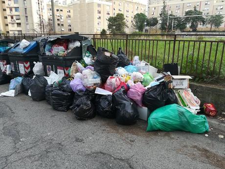La tragedia dei servizi durante le Feste. Nettezza urbana e trasporti pubblici mai così male La tragedia dei servizi durante le Feste. Nettezza urbana e trasporti pubblici mai così male