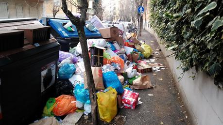 La tragedia dei servizi durante le Feste. Nettezza urbana e trasporti pubblici mai così male La tragedia dei servizi durante le Feste. Nettezza urbana e trasporti pubblici mai così male