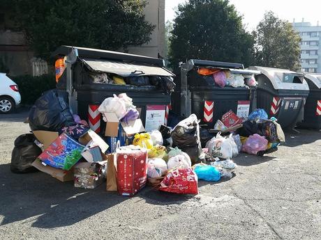 La tragedia dei servizi durante le Feste. Nettezza urbana e trasporti pubblici mai così male La tragedia dei servizi durante le Feste. Nettezza urbana e trasporti pubblici mai così male