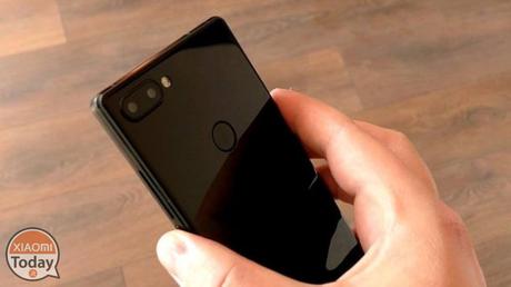 Vernee Mix 2 vs Xiaomi Mi MIX 2: simili nell’estetica, profondamente diversi nella sostanza Vernee Mix 2 vs Xiaomi Mi MIX 2: simili nell'estetica, profondamente diversi nella sostanza