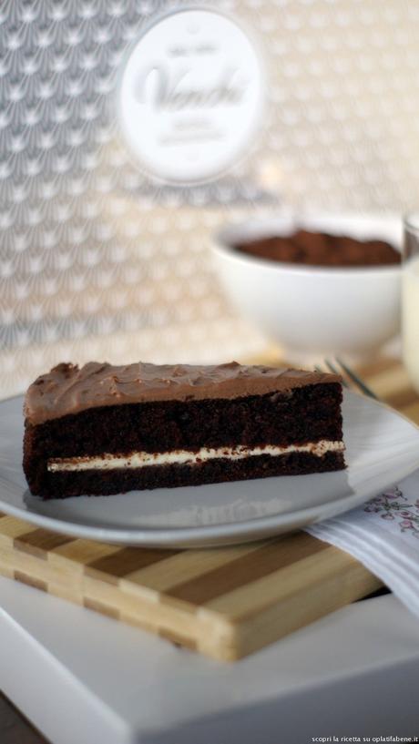 Mud cake: una super torta al cioccolato farcita e glassata Mud cake: una super torta al cioccolato farcita e glassata