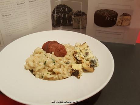 Risotto cremoso con formaggio Bluedessert alle erbe Risotto cremoso con formaggio Bluedessert alle erbe