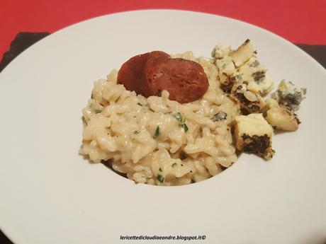 Risotto cremoso con formaggio Bluedessert alle erbe Risotto cremoso con formaggio Bluedessert alle erbe