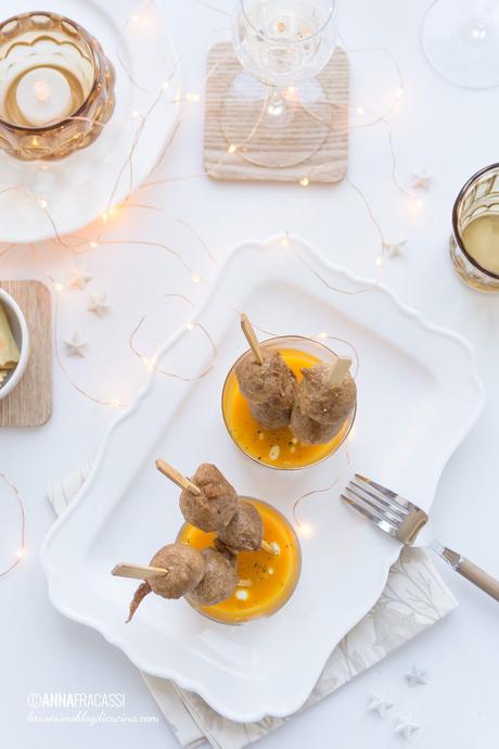 Spiedini di sciatt su vellutata di zucca alla curcuma Spiedini di sciatt su vellutata di zucca alla curcuma