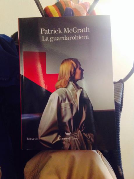 La guardarobiera, @pmcgrathnovels, @lanavediteseoed La guardarobiera, @pmcgrathnovels, @lanavediteseoed