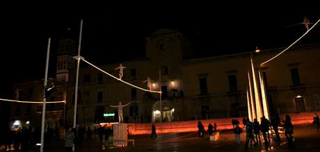 Luci d'Artista Ruvo di Puglia www.travelnelmondo.blogspot.it Piazza Regina Margherita, funambolo, luci d'Artista, Natale 2017