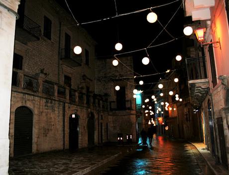 Ruvo di Puglia www.travelnelmondo.blogspot.it Luci d'Artista, via Cattedrale, Ruvo di Puglia, Natale 2017, borgo antico, centro storico