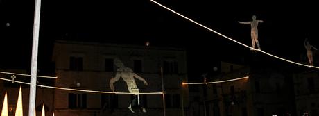 Luci d'artista Ruvo di Puglia www.travelnelmondo.blogspot.it funambolo, equilibrio, luci d'artista, Ruvo di Puglia, Natale 2017