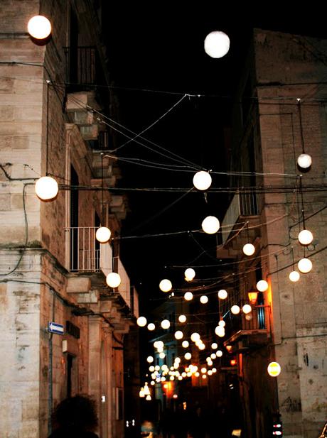 Ruvo di Puglia www.travelnelmondo.blogspot.it Luci d'artista, via Cattedrale, borgo antico, centro storico, Ruvo di Puglia