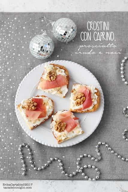 Crostini con caprino, prosciutto crudo e noci Crostini con caprino, prosciutto crudo e noci