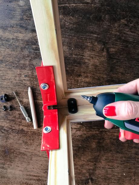 Come costruire una mini serra con delle cornici. Bosch IXO un cacciavite per chi è Creativo! Come costruire una mini serra con delle cornici. Bosch IXO un cacciavite per chi è Creativo!