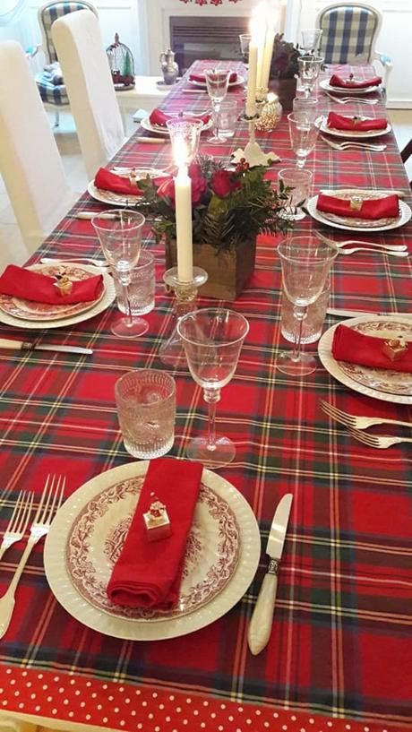 Le mie tavole delle feste - My Christmas’ s Holidays tablesettings L'immagine può contenere: persone sedute, tabella, dessert, spazio al chiuso e cibo