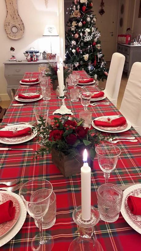Le mie tavole delle feste - My Christmas’ s Holidays tablesettings L'immagine può contenere: persone sedute, tabella e spazio al chiuso