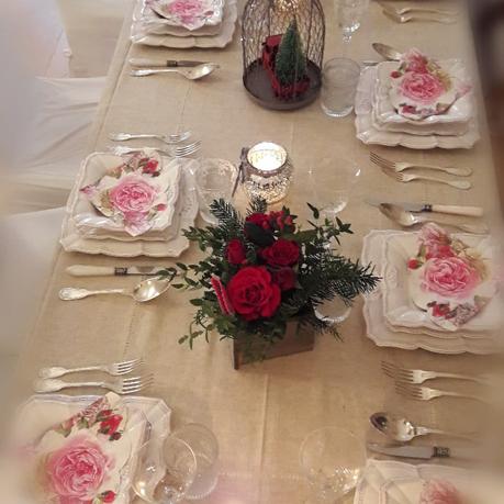 Le mie tavole delle feste - My Christmas’ s Holidays tablesettings L'immagine può contenere: tabella, fiore e spazio al chiuso