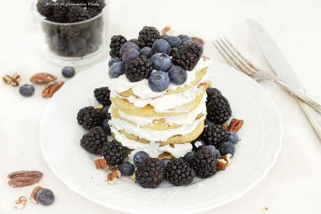 Pancake al Grano Saraceno, crema di Ricotta e Miele e Frutti di Bosco Pancake al Grano Saraceno, crema di Ricotta e Miele e Frutti di Bosco