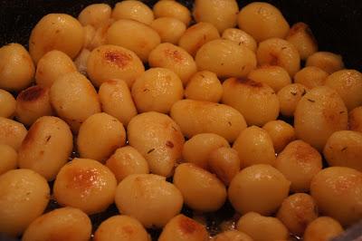 Patate arrosto al miele di acacia e timo Patate arrosto al miele di acacia e timo