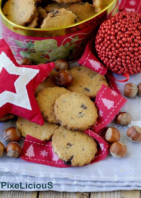 Frollini alle Nocciole con Cioccolato Fondente Frollini alle Nocciole con Cioccolato Fondente