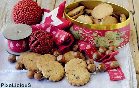 Frollini alle Nocciole con Cioccolato Fondente Frollini alle Nocciole con Cioccolato Fondente