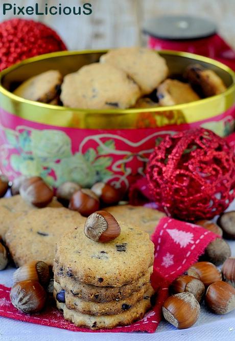 Frollini alle Nocciole con Cioccolato Fondente Frollini alle Nocciole con Cioccolato Fondente