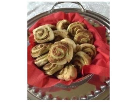 |⇨ Girelle di pasta al pesto e scamorza Girelle di pasta al pesto e scamorza