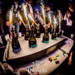 Foto Capodanno Bussola bottiglie al tavolo foto capodanno bussola
