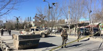 Ci sono almeno 41 morti per un attacco suicida a Kabul Ci sono almeno 41 morti per un attacco suicida a Kabul