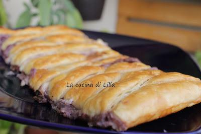 Dolci: Strudel con philadelphia e marmellata di mirtilli Dolci: Strudel con philadelphia e marmellata di mirtilli