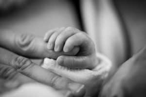 Trauma dell’attaccamento e relazioni affettive: l’importanza del rispecchiamento affettivo ed emotivo Trauma dell’attaccamento e relazioni affettive: l’importanza del rispecchiamento affettivo ed emotivo